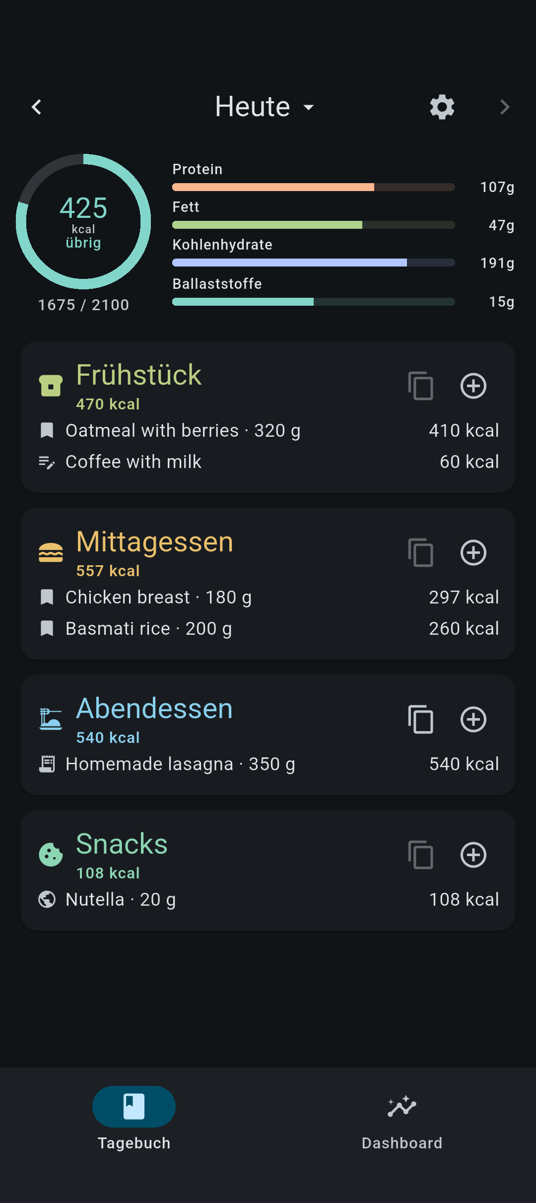 Calority Tagebuch-Ansicht: Mahlzeiten gruppiert nach Frühstück, Mittagessen, Abendessen und Snacks mit Kalorien und Makro-Balken