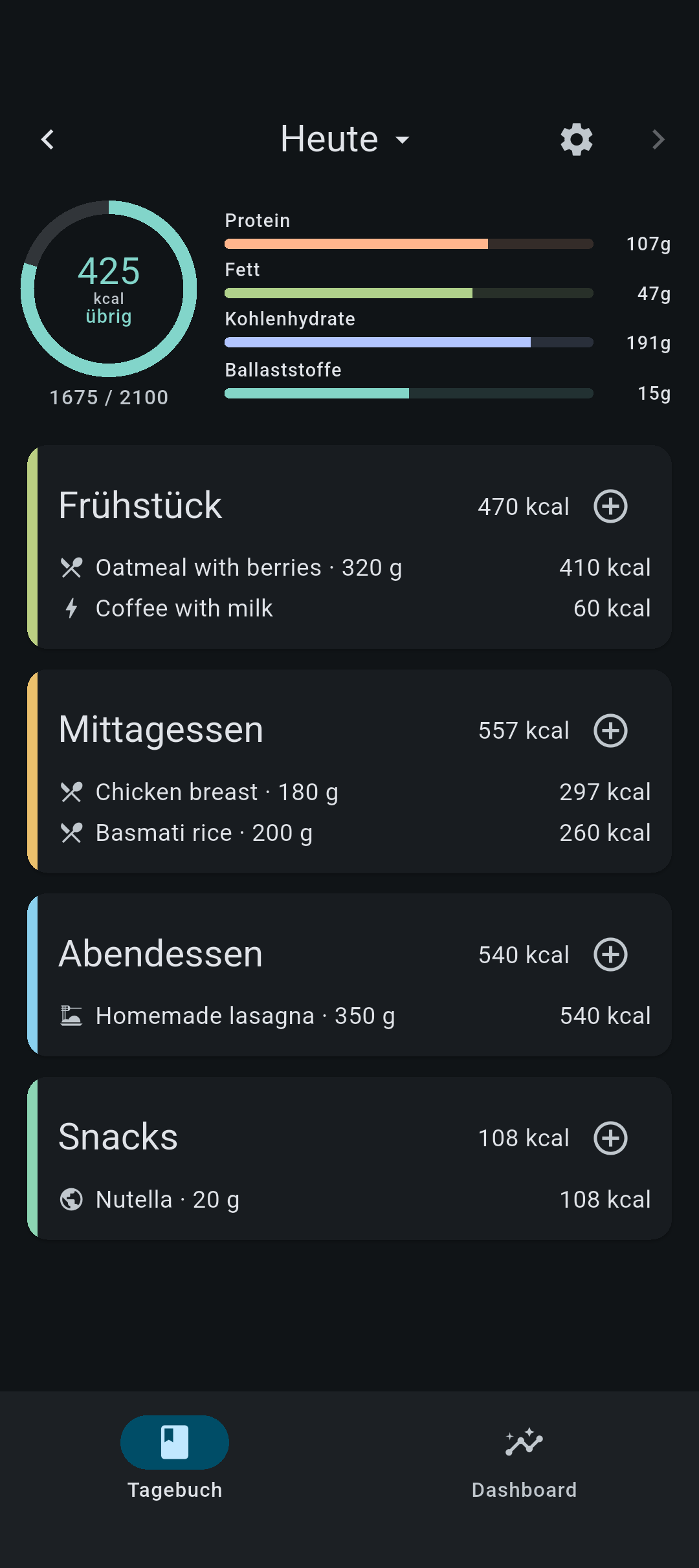 CalTrack Tagebuch-Ansicht: Mahlzeiten gruppiert nach Frühstück, Mittagessen, Abendessen und Snacks mit Kalorien und Makro-Balken